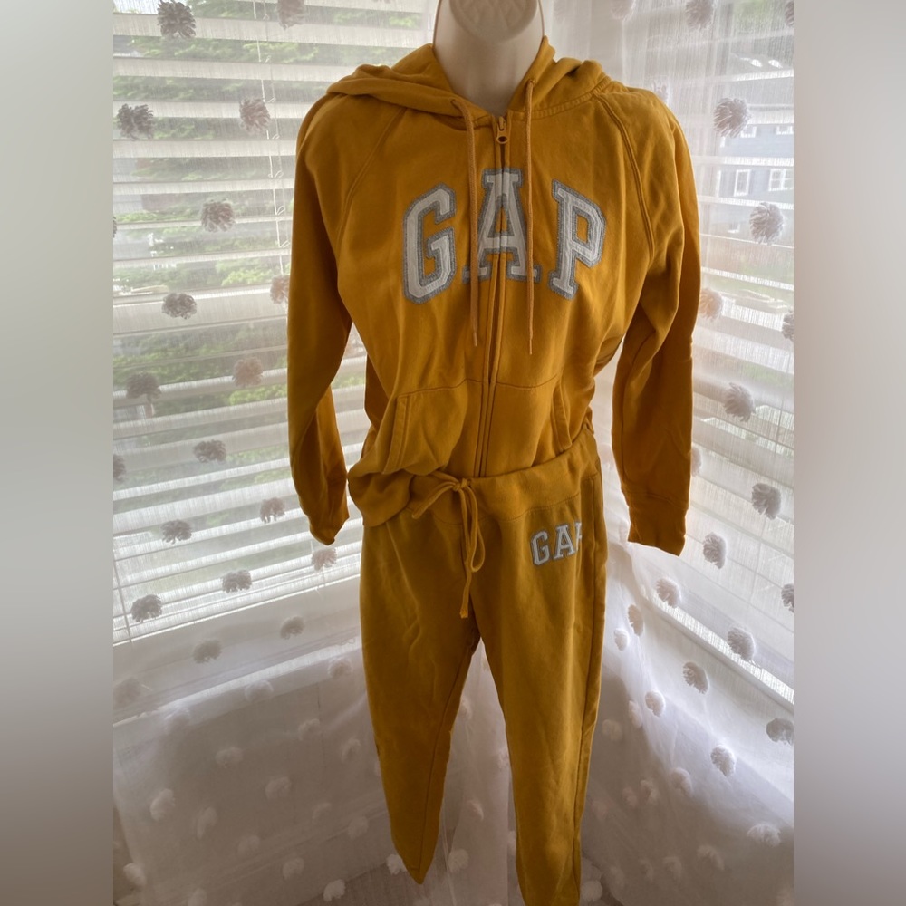 Yellow gap set with a zip up and sweatpants both size medium